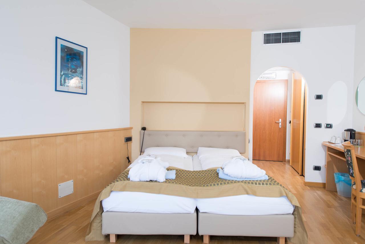 Hotel Venezia Malcesine Extérieur photo