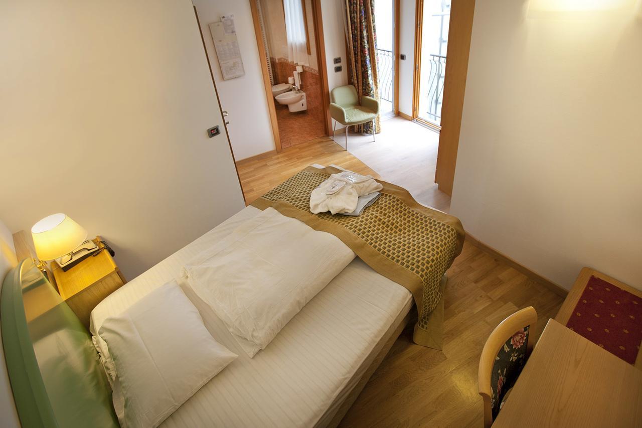 Hotel Venezia Malcesine Extérieur photo